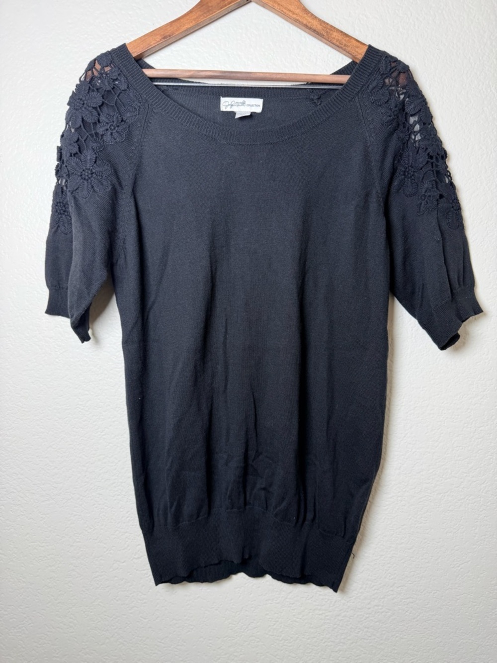 Jaclyn Smith Collection Black Floral Lace Sleeve Knit top M - Picture 2 of 6